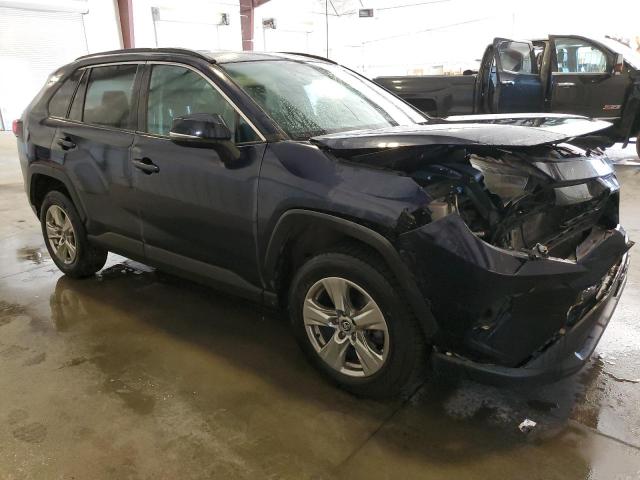 2T3P1RFV7LC096925 - 2020 TOYOTA RAV4 XLE BLUE photo 4