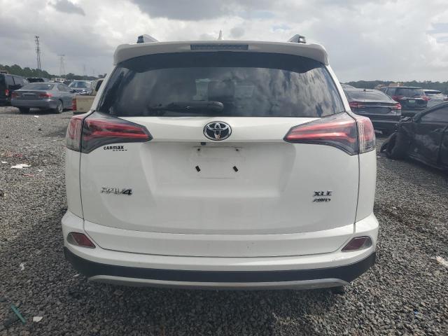 JTMRFREV2HJ705015 - 2017 TOYOTA RAV4 XLE WHITE photo 6