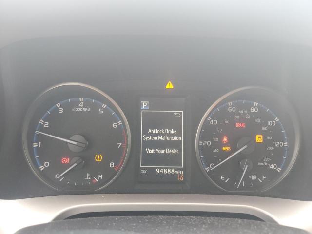 JTMRFREV2HJ705015 - 2017 TOYOTA RAV4 XLE WHITE photo 9