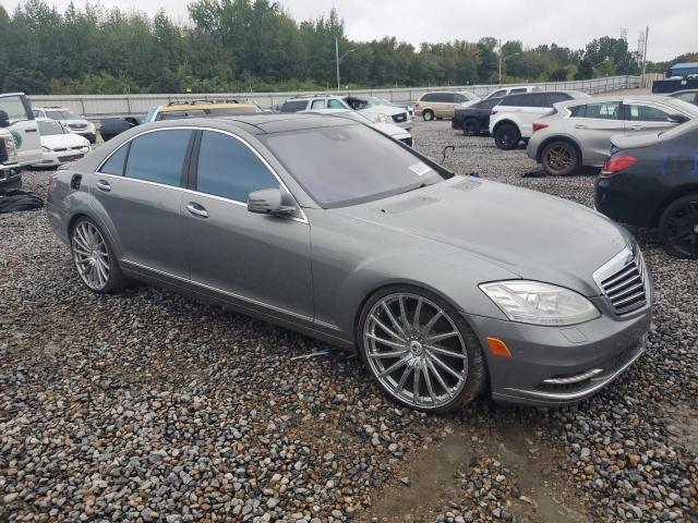 WDDNG9EB0DA525422 - 2013 MERCEDES-BENZ S 550 4MATIC GRAY photo 4