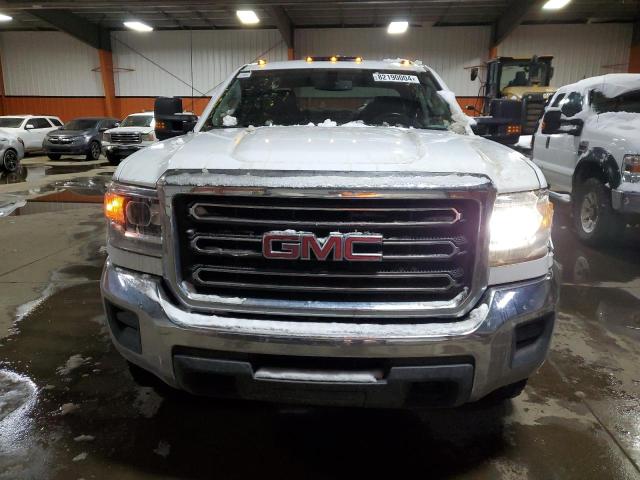 1GT22REG6JZ266102 - 2018 GMC SIERRA K2500 HEAVY DUTY WHITE photo 5