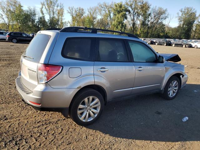 JF2SHADC7BH726813 - 2011 SUBARU FORESTER 2.5X PREMIUM Silber Foto 3