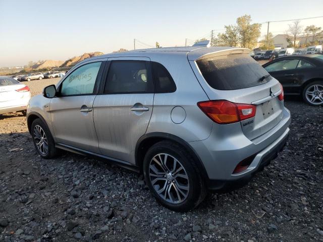 JA4AR3AW3JZ019048 - 2018 MITSUBISHI OUTLANDER ES 银色 照片 2