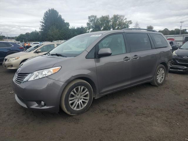 2013 TOYOTA SIENNA XLE, 