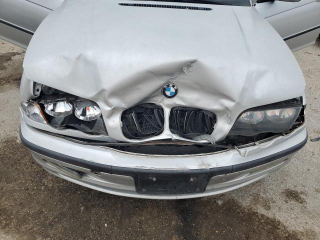 WBAAR3340YJM02162 - 2000 BMW 323 IT SILVER photo 11