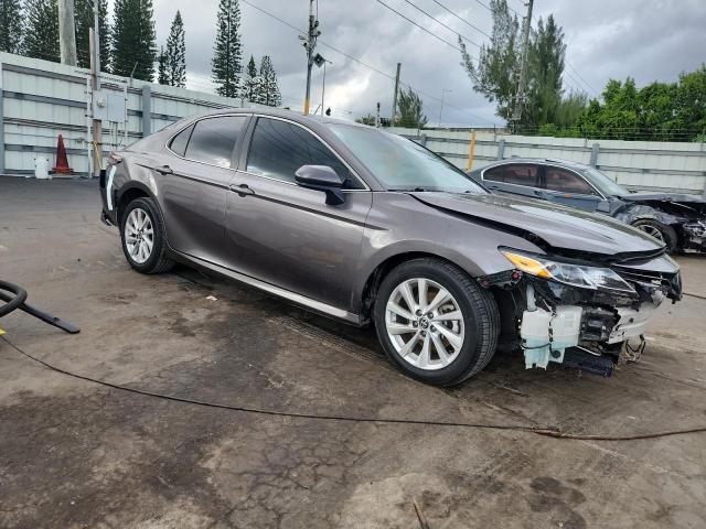 4T1C11AKXPU140300 - 2023 TOYOTA CAMRY LE GRAY photo 4