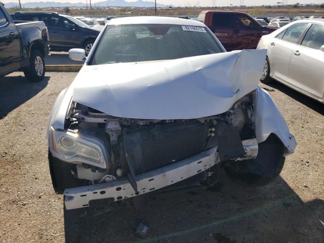 2C3CCAAG4EH376469 - 2014 CHRYSLER 300 WHITE photo 5