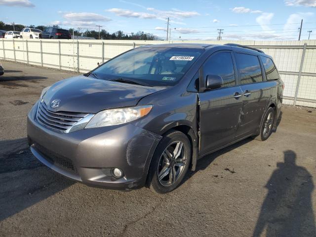 2017 TOYOTA SIENNA XLE, 