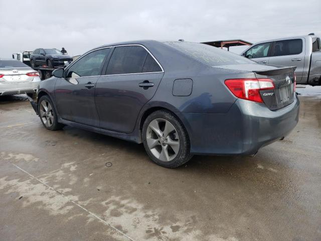 4T1BK1FK2DU021847 - 2013 TOYOTA CAMRY SE GRAY photo 2