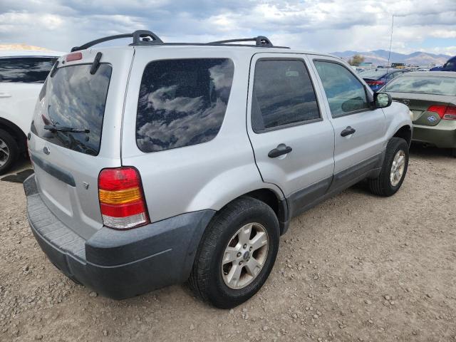 1FMYU93155KB28032 - 2005 FORD ESCAPE XLT SILVER photo 3