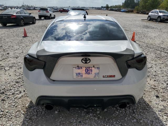 JF1ZNAA10F9712458 - 2015 TOYOTA SCION FR-S WHITE photo 6