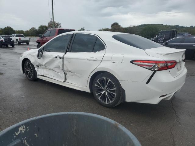 4T1B11HK3JU554947 - 2018 TOYOTA CAMRY L WHITE photo 2