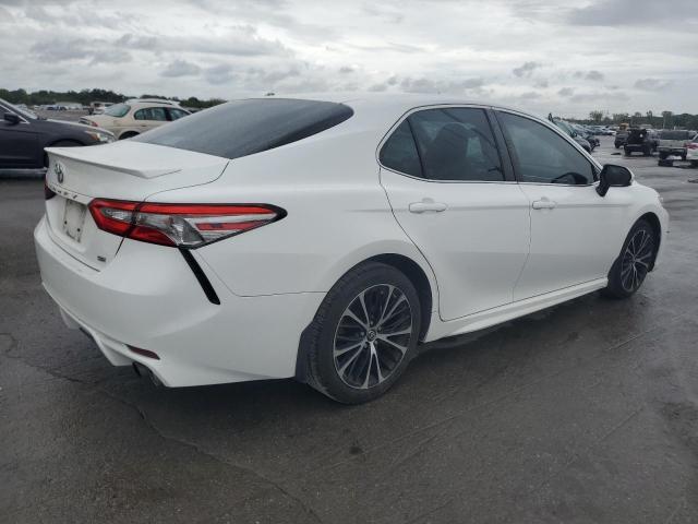 4T1B11HK3JU554947 - 2018 TOYOTA CAMRY L WHITE photo 3
