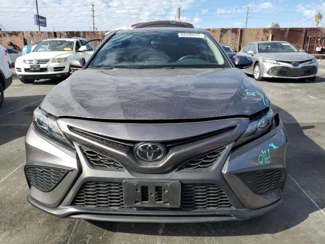 4T1G11AK3PU735829 - 2023 TOYOTA CAMRY SE NIGHT SHADE GRAY photo 5