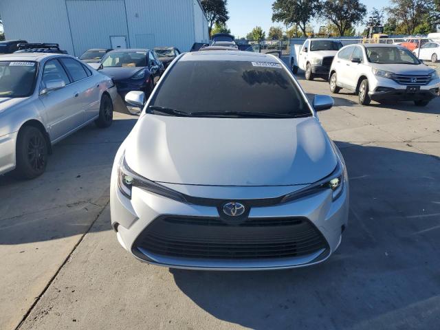 JTDBCMFE7SJ047629 - 2025 TOYOTA COROLLA LE 银色 照片 5