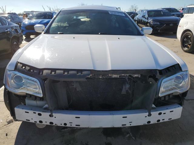 2C3CCAAG0EH157377 - 2014 CHRYSLER 300 WHITE photo 5