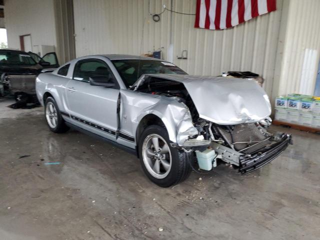 1ZVHT80N765127020 - 2006 FORD MUSTANG SILVER photo 4