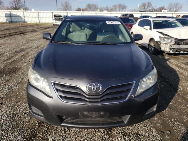 4T1BF3EK0BU684543 - 2011 TOYOTA CAMRY BASE GRAY photo 5