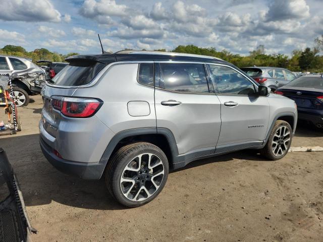 3C4NJDCB8JT104604 - 2018 JEEP COMPASS LIMITED 银色 照片 3