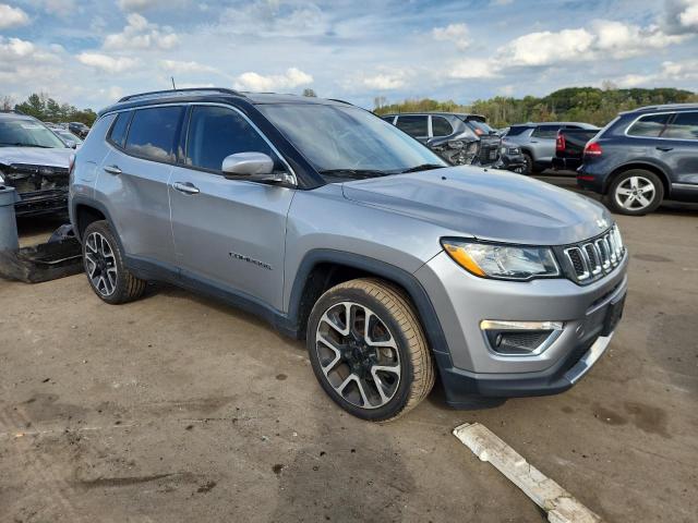 3C4NJDCB8JT104604 - 2018 JEEP COMPASS LIMITED 银色 照片 4