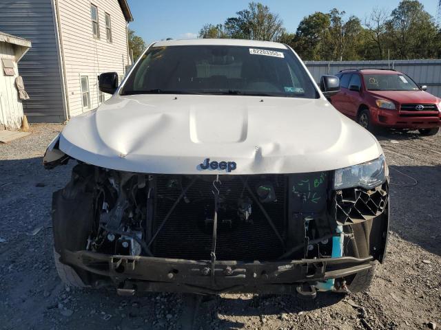 1C4RJFAG7JC466219 - 2018 JEEP GRAND CHER LAREDO أبيض صورة 5