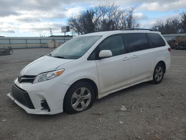 5TDKZ3DC2JS911434 - 2018 TOYOTA SIENNA LE WHITE photo 1