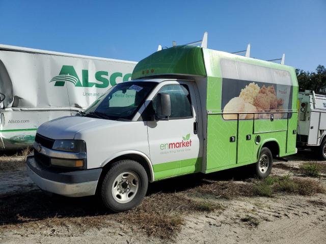 1GB0GRFG4G1158144 - 2016 CHEVROLET EXPRESS G3 WHITE photo 2