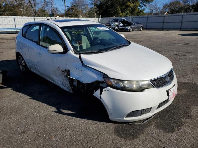 KNAFU5A21D5687104 - 2013 KIA FORTE EX WHITE photo 4