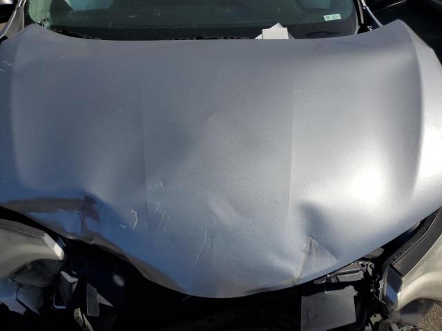 2T3ZFREV5HW317603 - 2017 TOYOTA RAV4 LE Plata foto 12