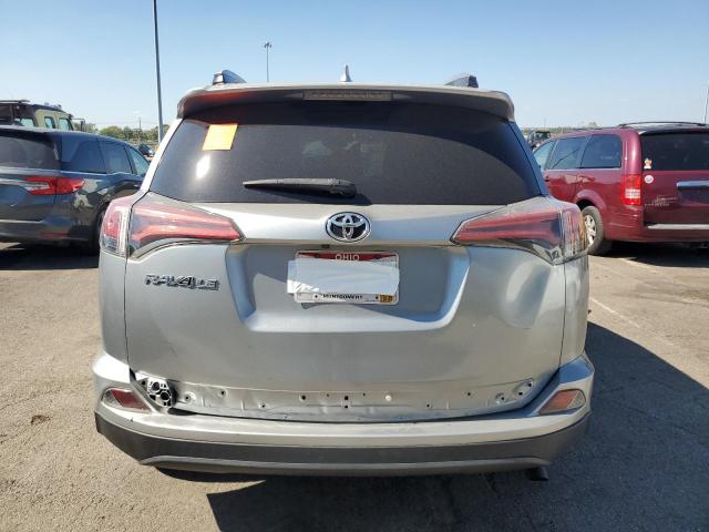 2T3ZFREV5HW317603 - 2017 TOYOTA RAV4 LE Plata foto 6
