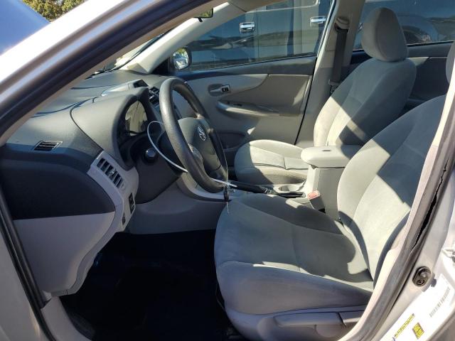 5YFBU4EE7DP186589 - 2013 TOYOTA COROLLA BASE Серебристый фото 7