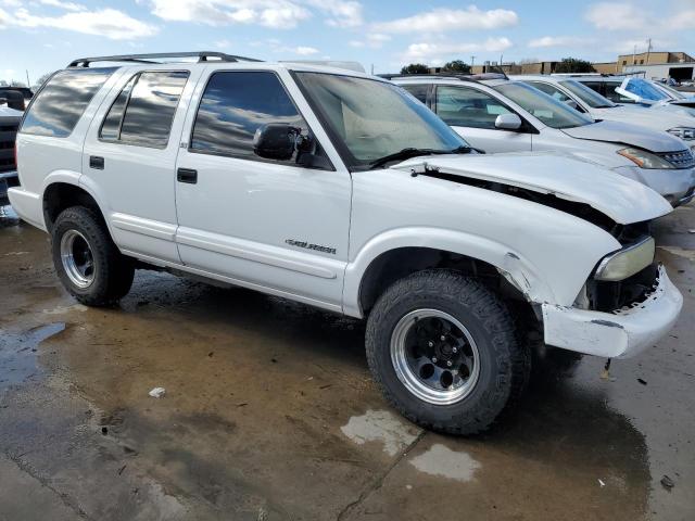 1GNCS13X93K173683 - 2003 CHEVROLET BLAZER WHITE photo 4