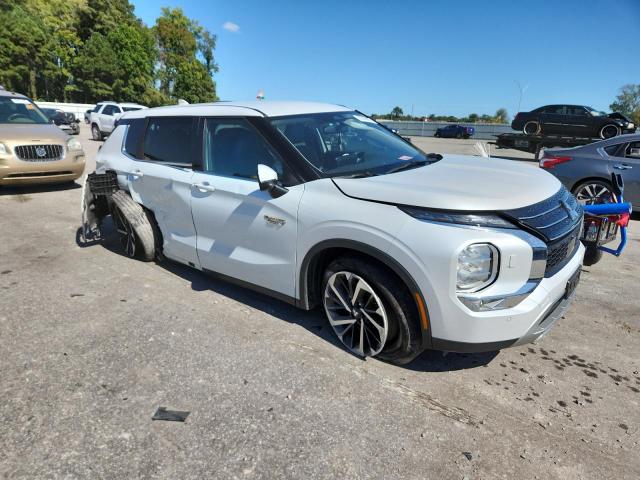 JA4T5UA92PZ040017 - 2023 MITSUBISHI OUTLANDER SE WHITE photo 4