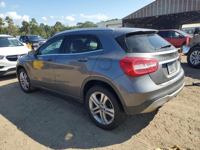 WDCTG4EB3JJ439712 - 2018 MERCEDES-BENZ GLA 250 GRAY photo 2