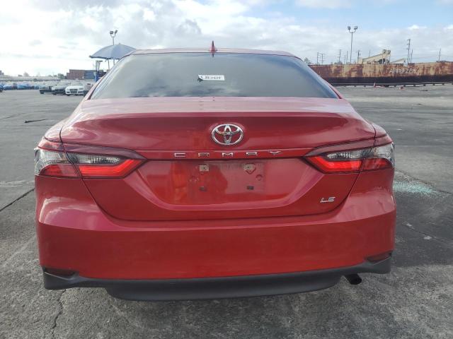 4T1C11AK7PU091377 - 2023 TOYOTA CAMRY LE RED photo 6