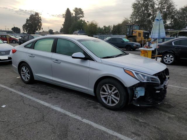 5NPE24AF3HH568588 - 2017 HYUNDAI SONATA SE SILVER photo 4