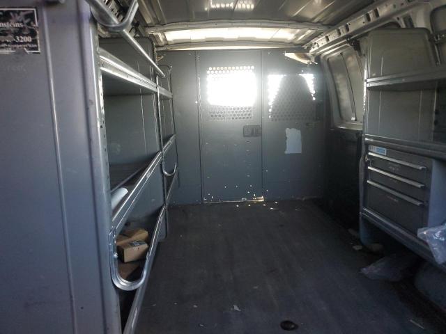 1GCFG15X381216996 - 2008 CHEVROLET EXPRESS G1 WHITE photo 10