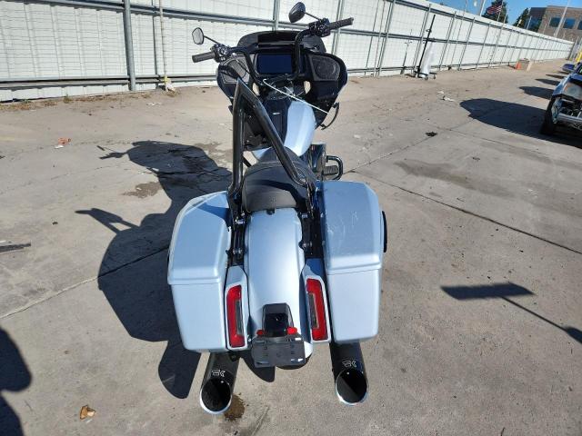 1HD1KH713RB654437 - 2024 HARLEY-DAVIDSON FLTRX SILVER photo 4