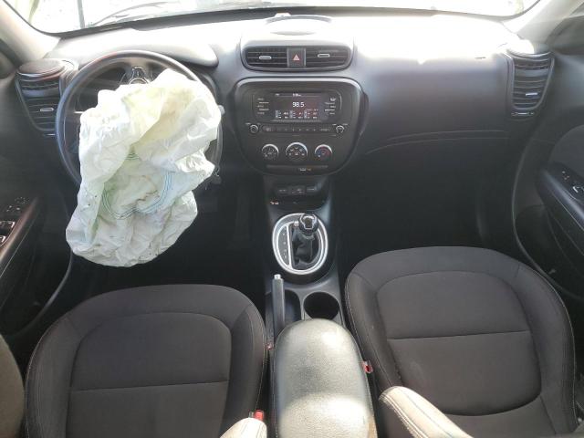 KNDJN2A29J7901975 - 2018 KIA SOUL Жасыл фото 8