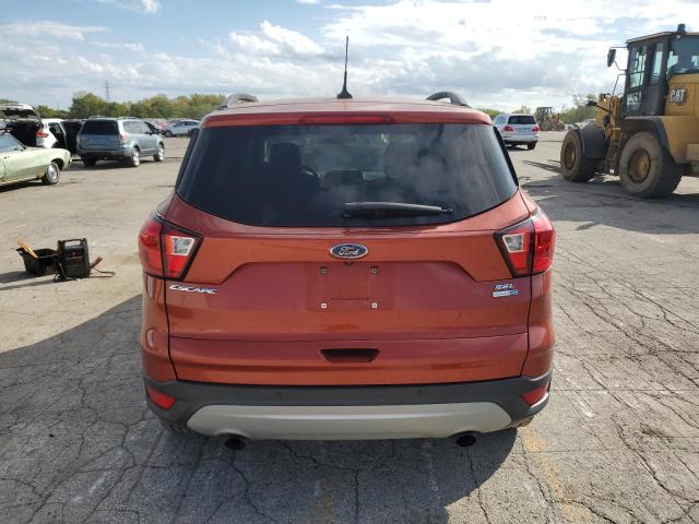 1FMCU9HD7KUB96779 - 2019 FORD ESCAPE SEL Pomarańczowy zdjęcie 6