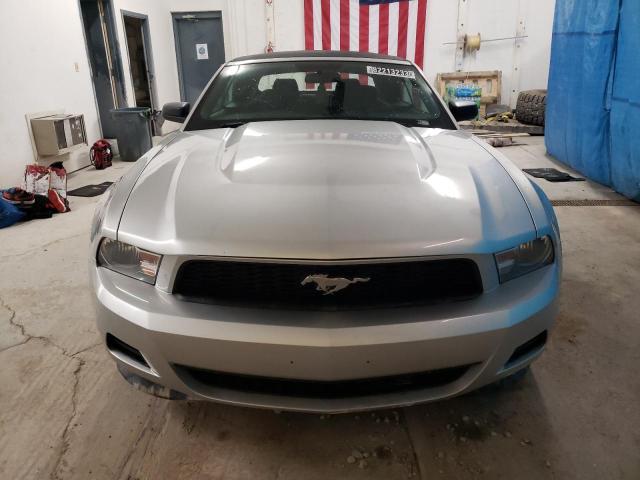 1ZVBP8EM1C5222453 - 2012 FORD MUSTANG SILVER photo 5