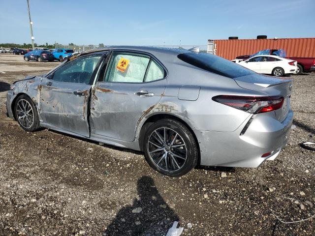 4T1G11AK0PU730524 - 2023 TOYOTA CAMRY SE NIGHT SHADE SILVER photo 2
