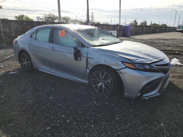 4T1G11AK0PU730524 - 2023 TOYOTA CAMRY SE NIGHT SHADE SILVER photo 4