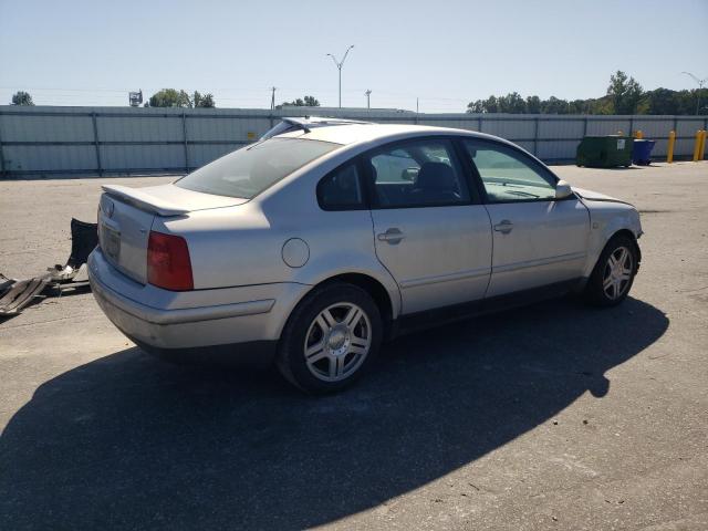 WVWPD23B6YE187013 - 2000 VOLKSWAGEN PASSAT GLX Gümüş fotoğraf 3