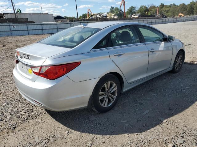 5NPEB4AC9CH447384 - 2012 HYUNDAI SONATA GLS SILVER photo 3