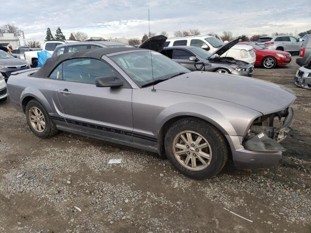 1ZVFT84N275253563 - 2007 FORD MUSTANG GRAY photo 4