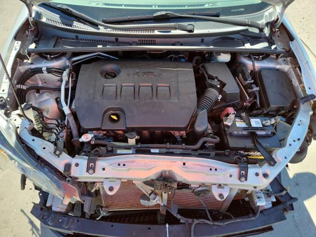 5YFBURHE2JP826616 - 2018 TOYOTA COROLLA L 银色 照片 11