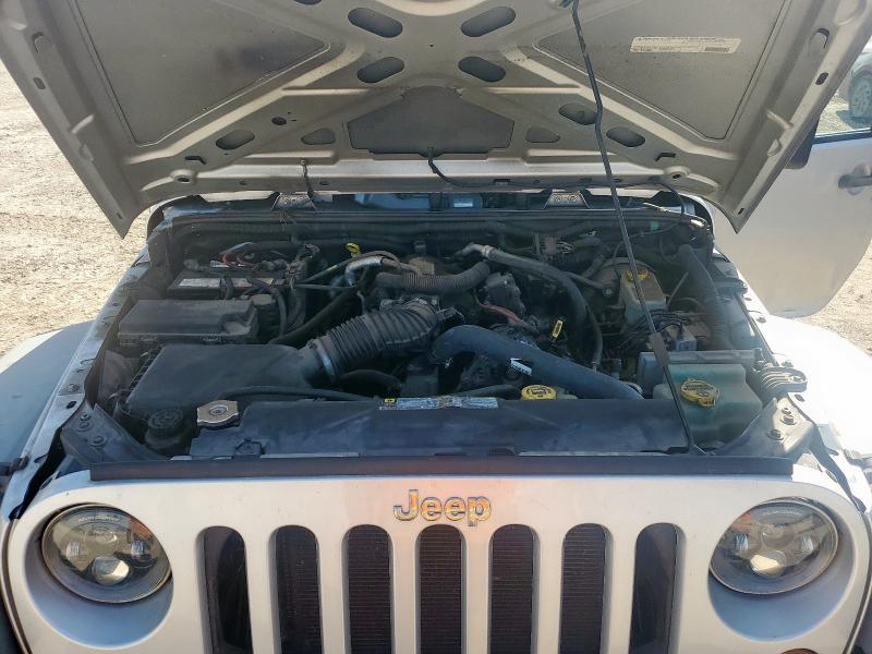 1J4BA3H10BL567017 - 2011 JEEP WRANGLER U SPORT Argent photo 12