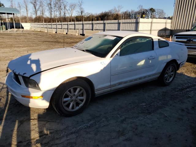 1ZVFT80N075307125 - 2007 FORD MUSTANG WHITE photo 1