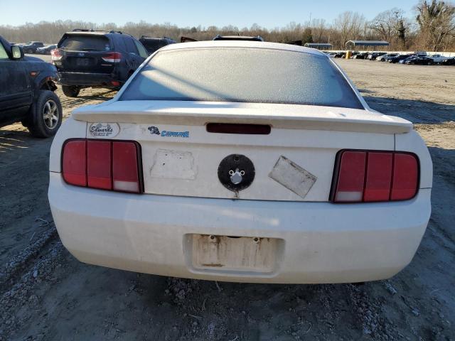 1ZVFT80N075307125 - 2007 FORD MUSTANG WHITE photo 6